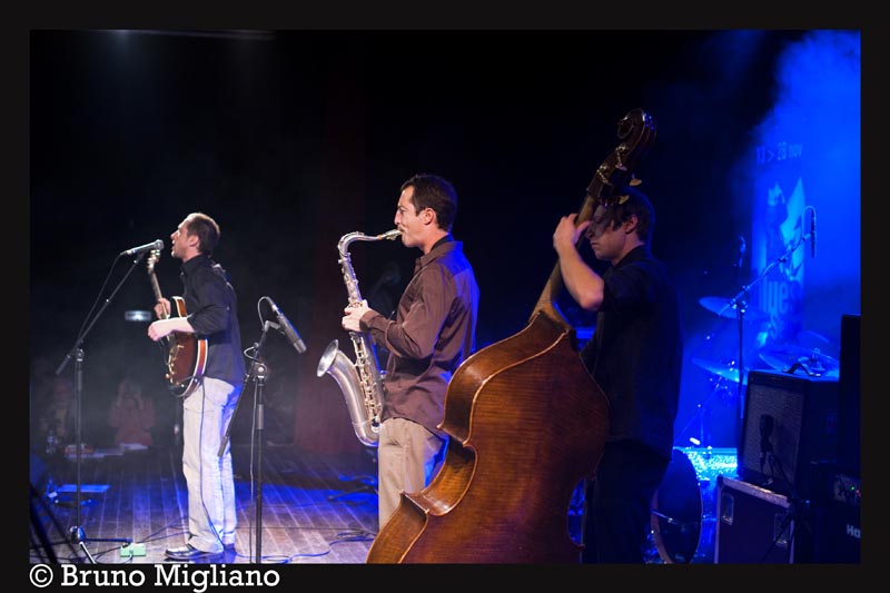 2009TrBSS-087SWINGCA#78CDA8